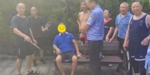 【我为群众办实事】患病老人公园中暑，警民携手暖心相助￼