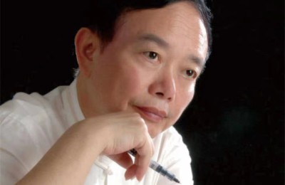 抱拳行礼 拱手抗疫