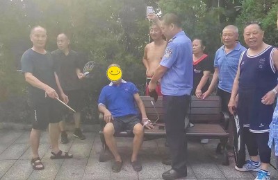 【我为群众办实事】患病老人公园中暑，警民携手暖心相助￼